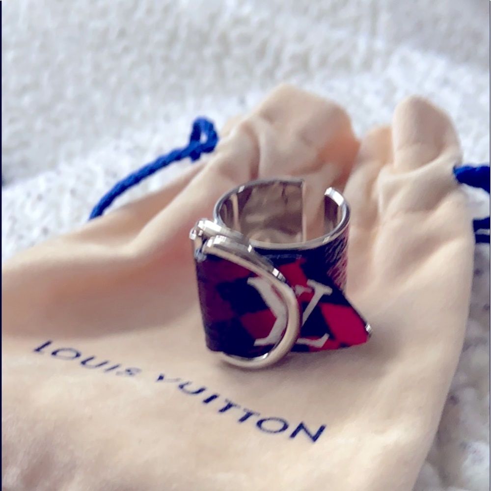 Louis Vitton lady’s ring